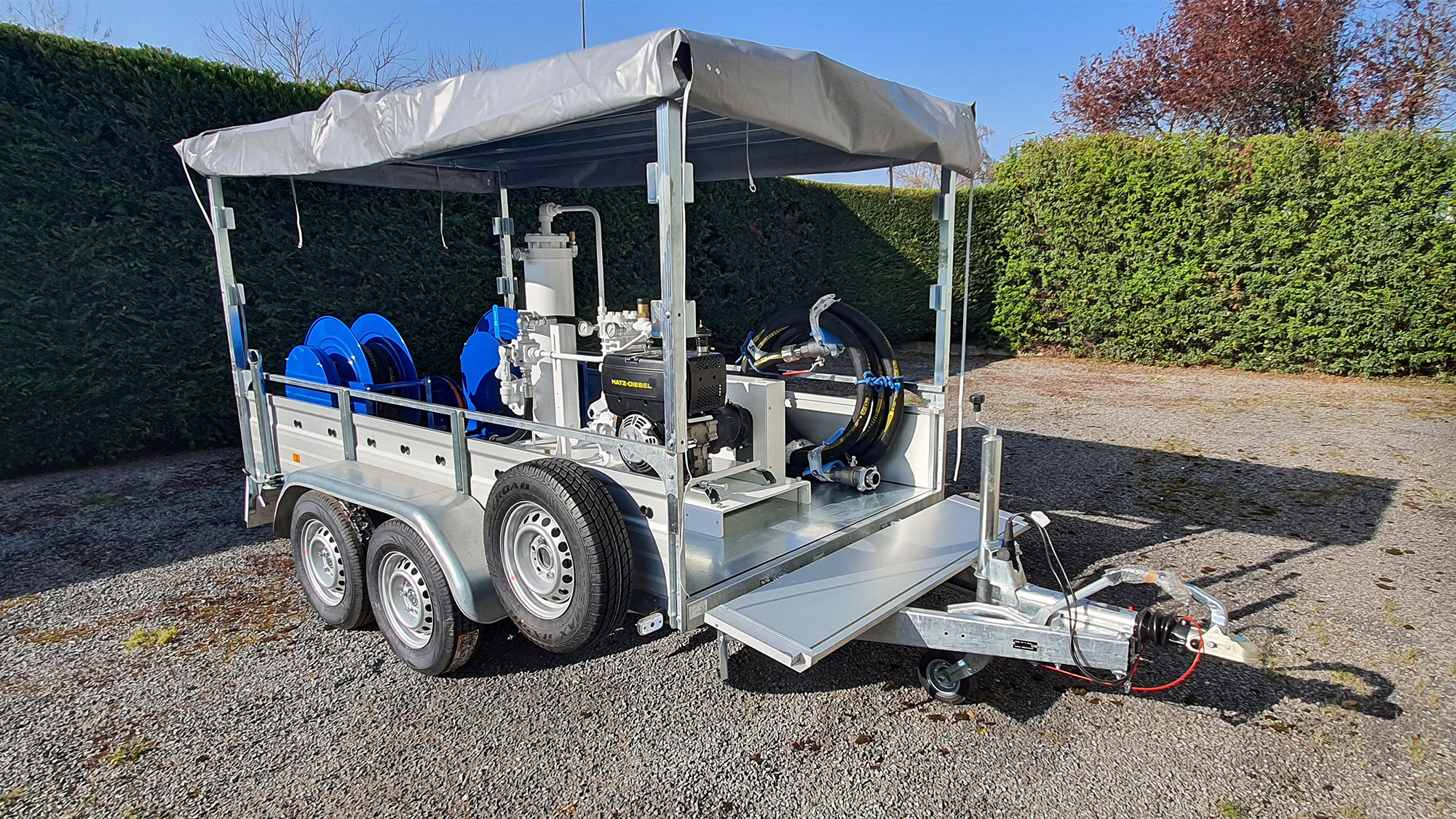 Double axle intervention trailer